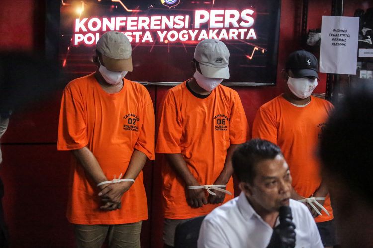 Tiga orang pelaku penjual obat ilegal secara online yang dibekuk aparat Polresta Jogja - foto Elang Kharisma Dewangga