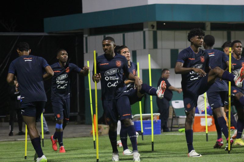para pemain Ekuador melakukan latihan sebagai persiapan menatap laga perdana Piala Dunia u17