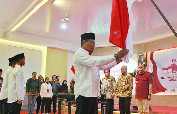 JANJI SETIA: Tiga napitern membacakan ikrar setia kepada NKRI secara bergantian di Lapas Kelas IIA Wirogunan, Kota Jogja, kemarin (9/11).
