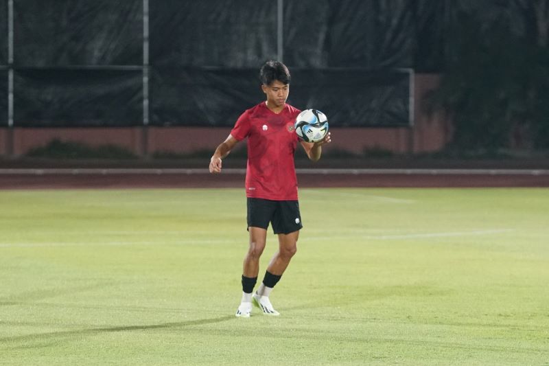 Figo Dennis dalam latihan bersama Timnas Indonesia U17 di Lapangan THOR,Surabaya