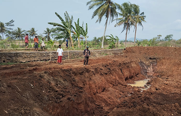 Lokasi embung pertanian yang tengah dibangun untuk dijadikan sebagai irigasi pertanian hingga wisata.JIHAN ARON VAHERA/RADAR JOGJA