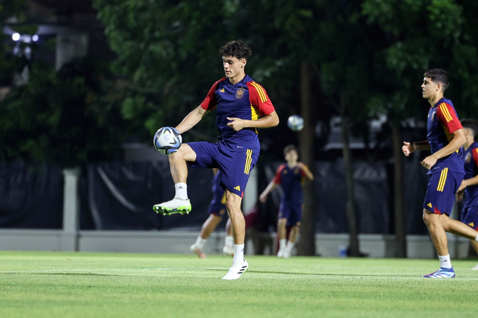 para pemain Spanyol U17 melakoni latihan jelang Piala Dunia U17 2023  (credit: Media PSSI)