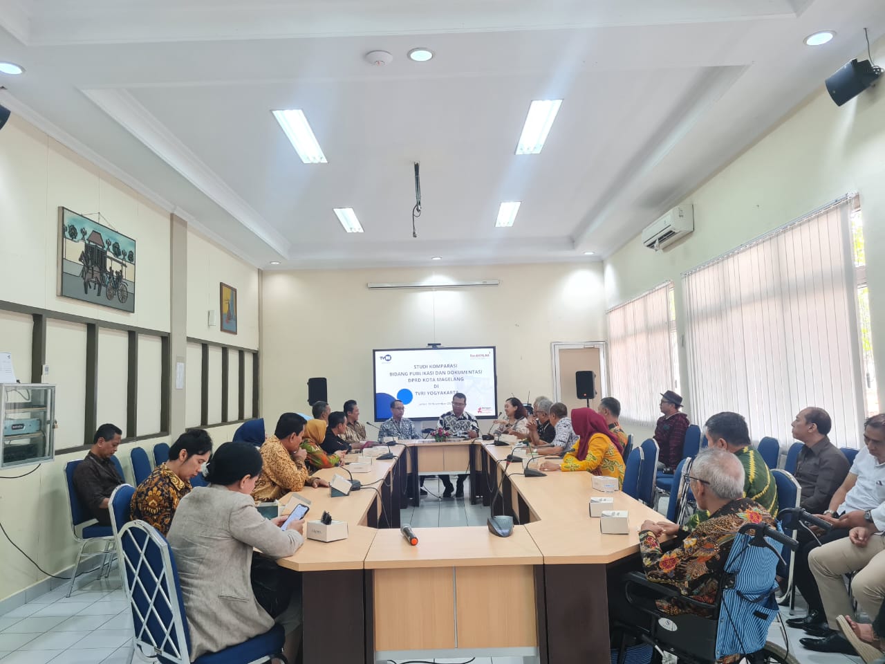 Jajaran pimpinan DPRD Kota Magelang saat berbincang dengan pimpinan TVRI Jogjakarta Jumat (10/11)