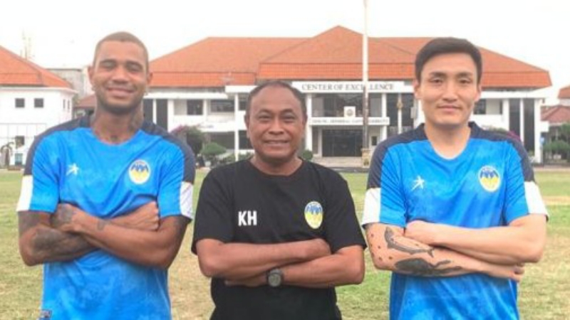 AYDK: Pelatih PSIM Kas Hartadi bersama Augusto Neto dan Kim Bong-jin.