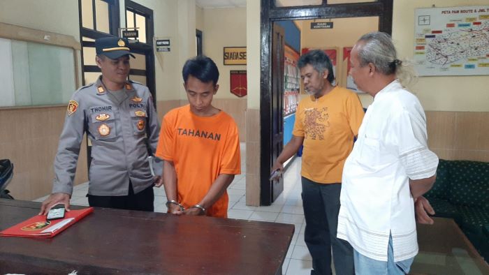 DITANGKAP: FF tidak jera setelah beberapa kali keluar-masuk penjara usai kedapatan mencuri. Dok: Kapolsek Muntilan untuk Radar Jogja