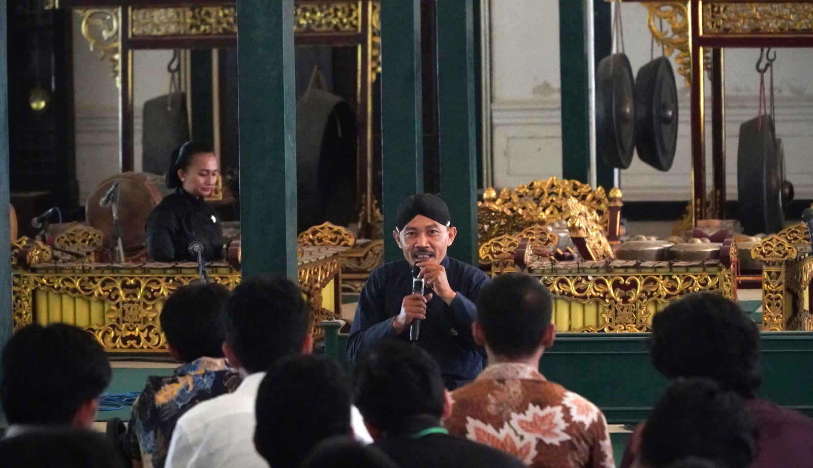 BUDAYA JAWA: Kantor Pelatihan Bahasa dan Budaya (KPBB) Universitas Atma Jaya Yogyakarta (UAJY) menyelenggarakan Program Jogja Istimewa (Jogist) gelombang 2. (ISTIMEWA)