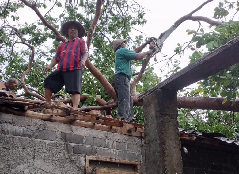 SEMUA SELAMAT: Kondisi salah satu rumah di wilayah Kalurahan Rejosari, Kapanewon Semin pasca diterjang hujan disertai angin kencang Senin (14/11).