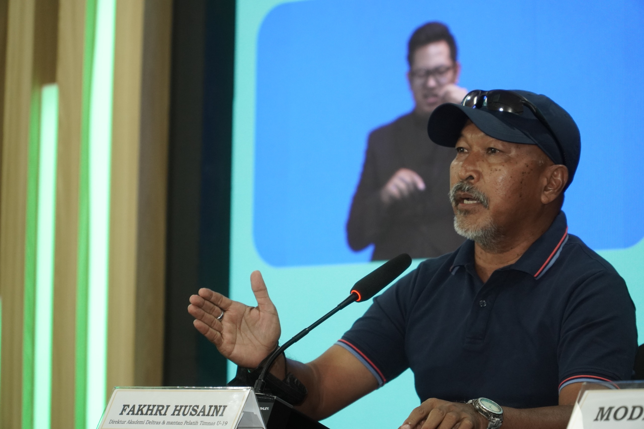 IMPRESIF: Fakhri Husaini saat konferensi pers di Pusat Informasi Piala Dunia U-17 Surabaya di Grand Swiss Belhotel Darmo, Surabaya, Selasa (14/11/2023). (Foto: Pusat Informasi Piala Dunia U-17 2023 Su