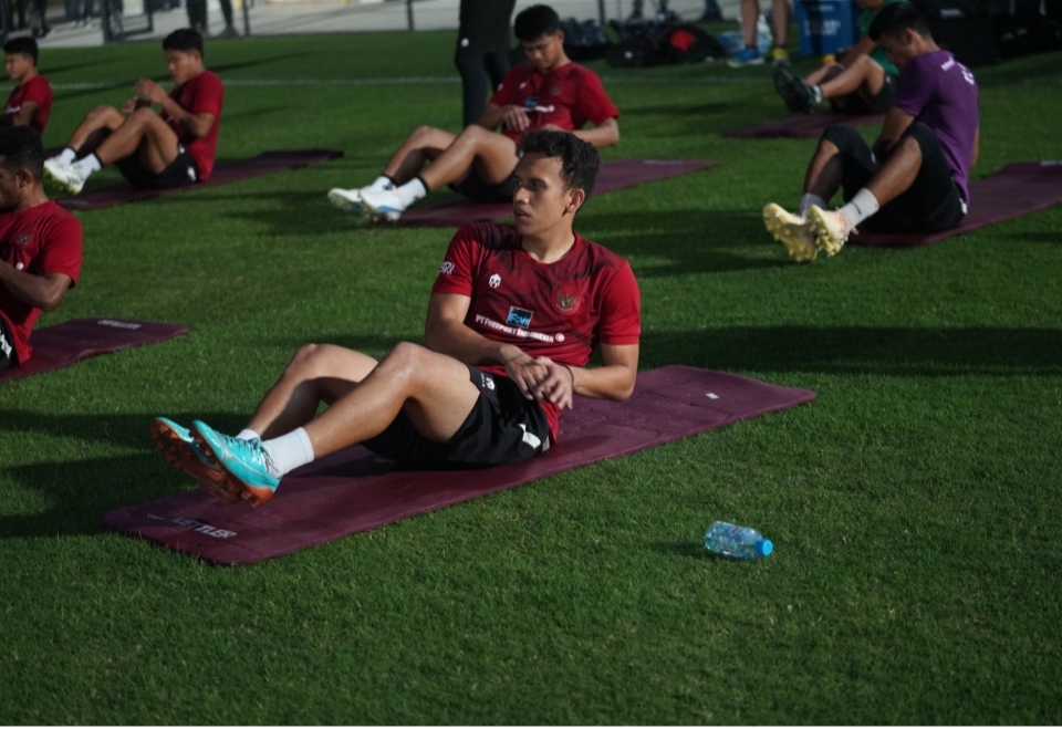Egy Maulana Fikri berlatih bersama para penggawa Timnas yang lain di Irak (dok PSSI)