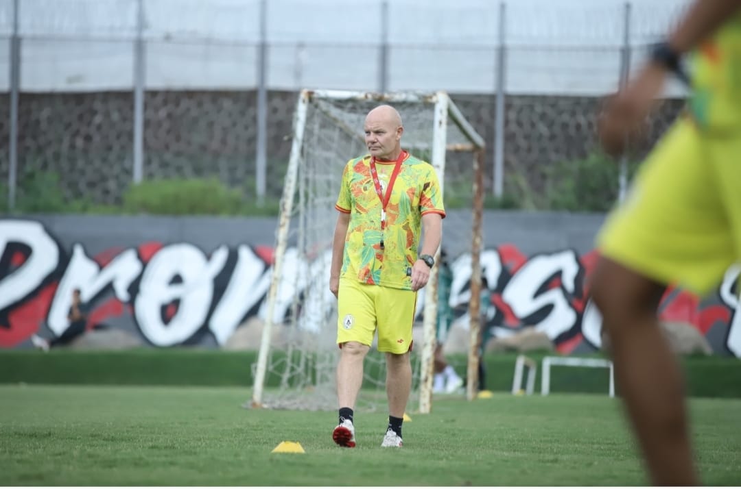 Bertrand Crasson memimpin latihan perdana setelah libur empat hari ajang FIFA Matchday (dok PSSleman)