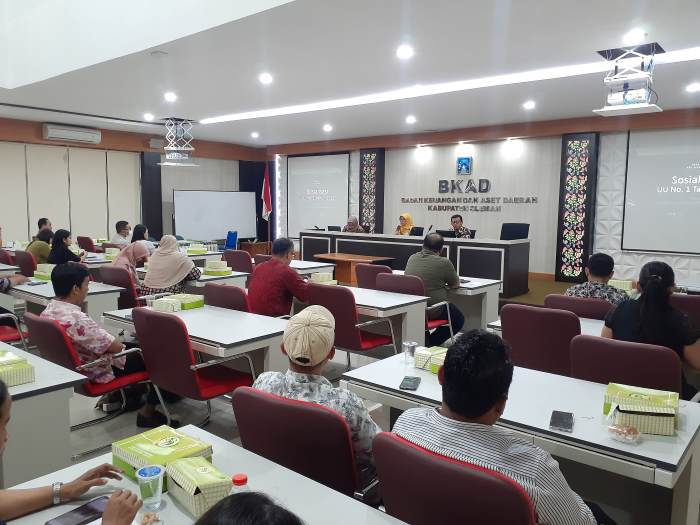 Suasana sosialisasi tentang peraturan baru pajak dan retribusi daerah kepada wajib pajak di kabupaten Sleman. Kegiatan tersebut dilaksanakan oleh BKAD Sleman, Kamis (16/11). Iwan Nurwanto