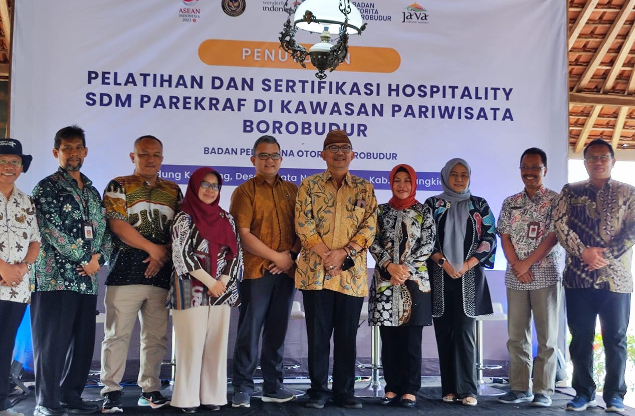 LANGKAH MAJU: Penutupan pelatihan dan sertifikasi hospitality BOB kawasan wisata Borobudur di Nglanggeran, Patuk Kamis (16/11). (GUNAWAN/Radar Jogja)