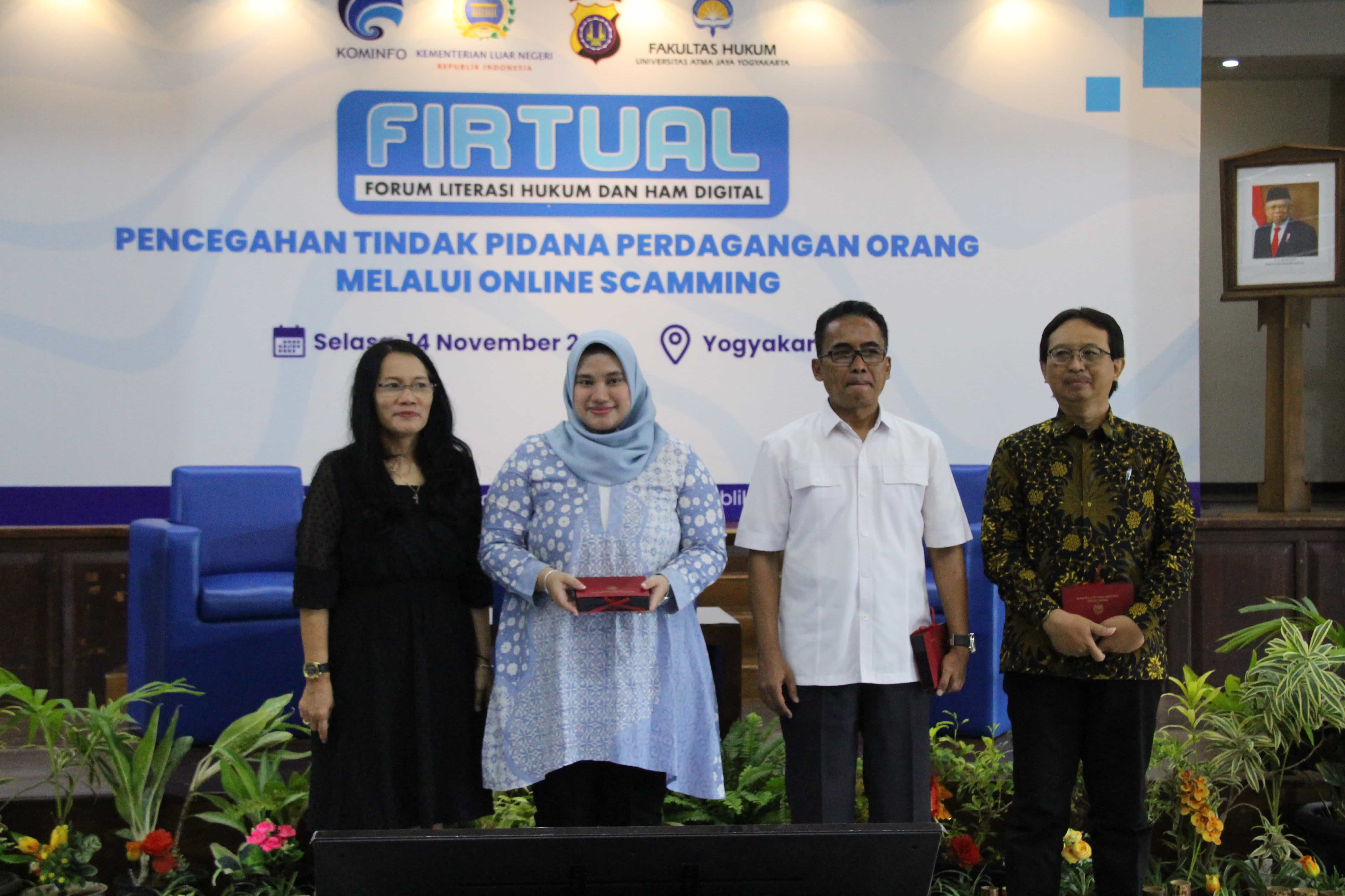 Kemenkominfo menggelar Firtual dengan tema antisipasi TPPO melalui Online Scamming di Kampus Universitas Atma Jaya Yogyakarta Selasa (14/11).