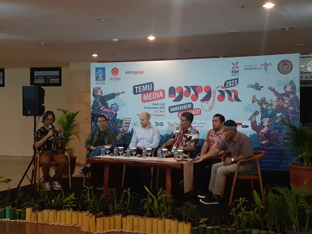 JAZZ: Suasana jumpa pers Ngayogjazz #17 2023 di salah satu hotel di kabupaten Sleman pada Kamis (16/11). Festival musik jazz tersebut akan digelar di Gancahan, Sidomulyo, Godean. (IWAN/RADAR JOGJA)