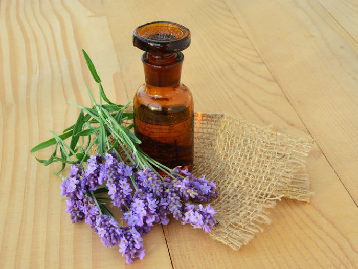 Foto: Ilustrasi minyak lavender/Sumber: freepik.com