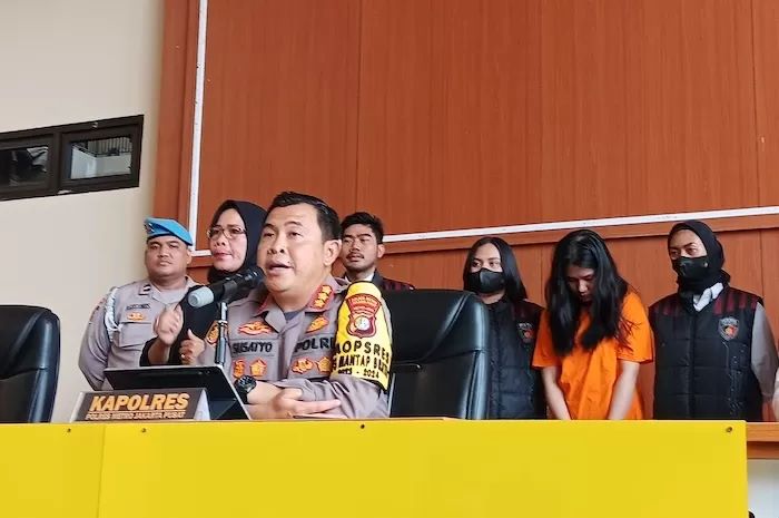 Gisca Debora Aritonang resmi jadi tersangka kasus penipuan tiket Coldplay. (Tazkia Royyan/JawaPos.com)