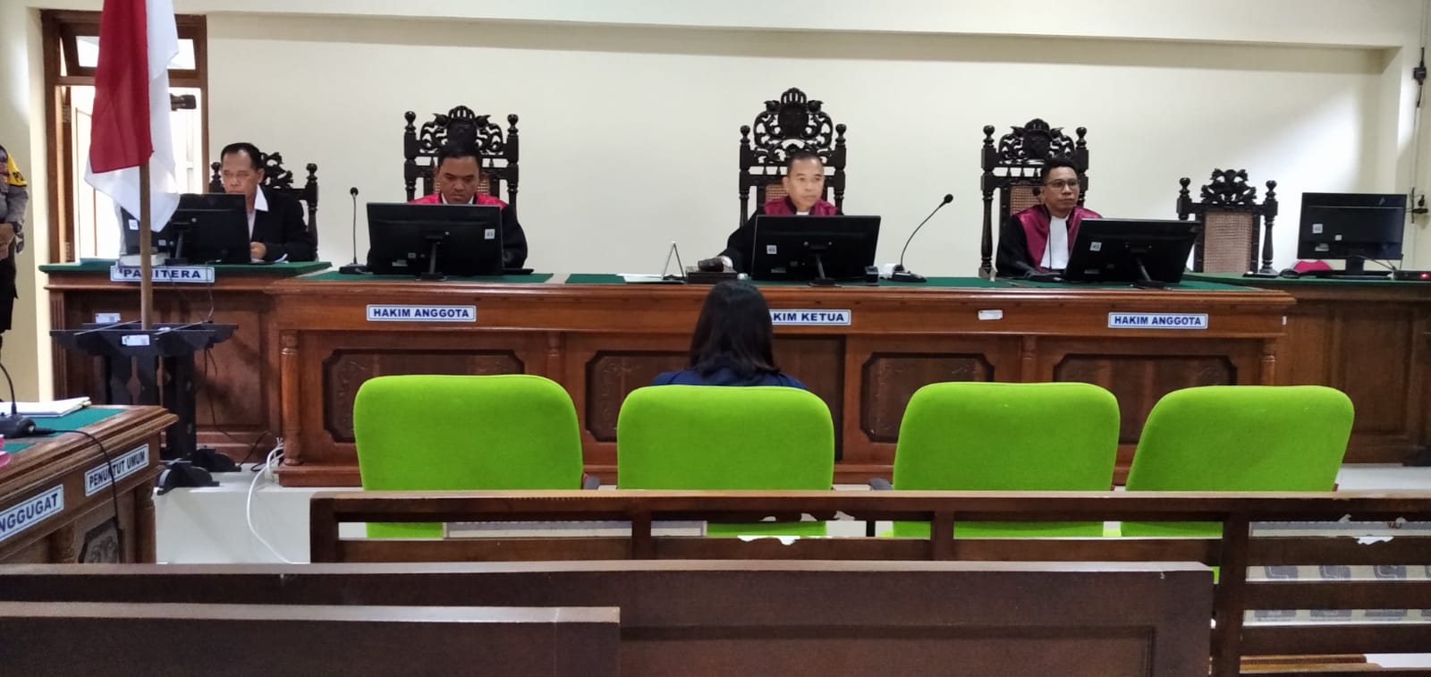 TENANG: Suasana persidangan terdakwa  DR pada Senin (20/11), agenda sidang yaitu pemeriksaan terhadap terdakwa. (JIHAN ARON VAHERA/RADAR JOGJA)