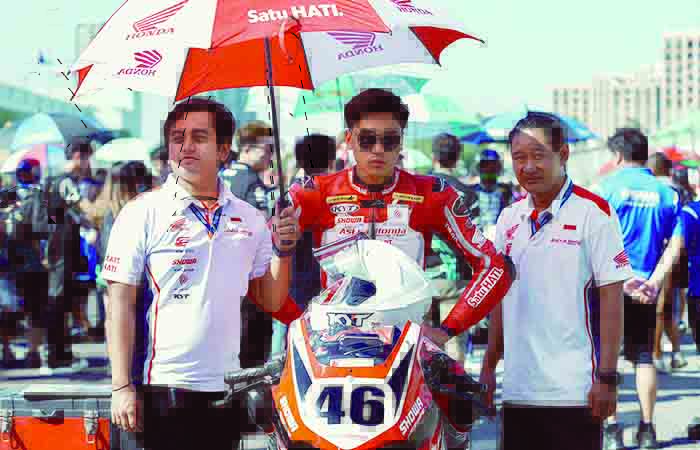 PRESTASI: Herjun Atna Firdaus bertekad bertekad untuk terus memacu prestasinya di ajang balap motor.