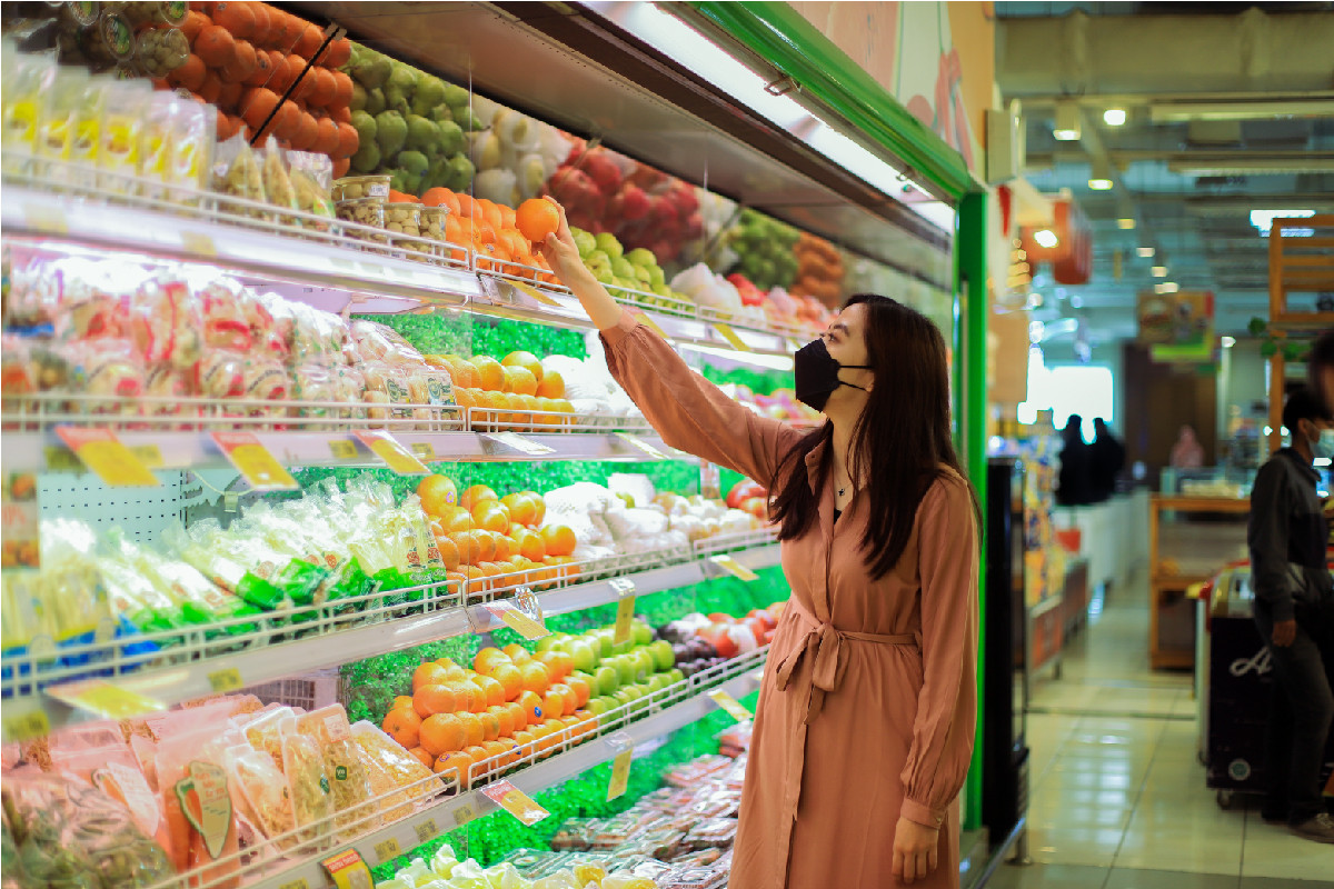 Ilustrasi memilih buah berkualitas saat berbelanja / sumber: pixabay/Pexels