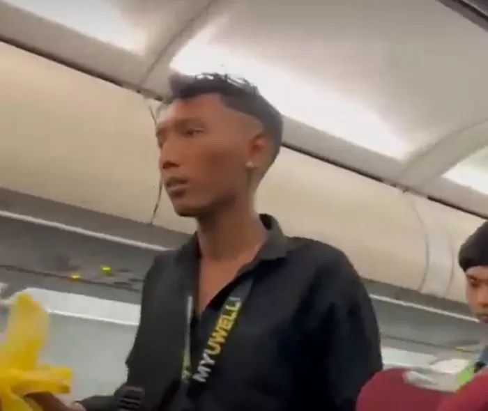 Penumpang yang merokok di dalam pesawat Citilink Indonesia (Tangkapan layar)