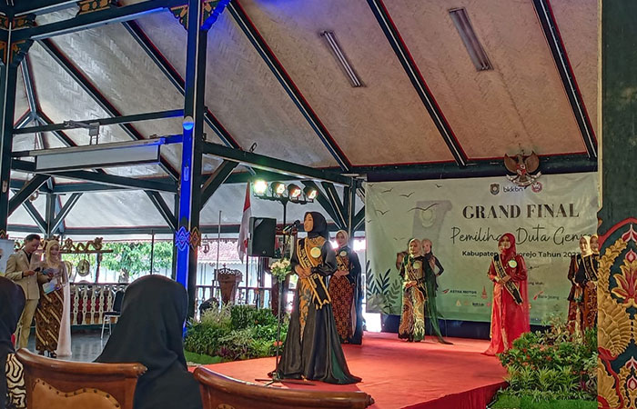 Suasana grand final pemilihan Duta Genre Kabupaten Purworejo 2023 di Pendopo Kabupaten Purworejo pada Selasa (21/11).JIHAN ARON VAHERA/RADAR JOGJA