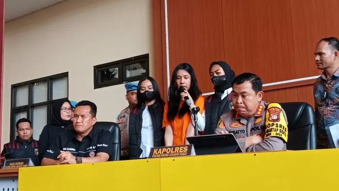 Polisi menetapkan Ghisca Debora Aritonang, 19, sebagai tersangka penipuan tiket konser Coldplay di Jakarta beberapa waktu lalu. (Royyan/ JawaPos.com)
