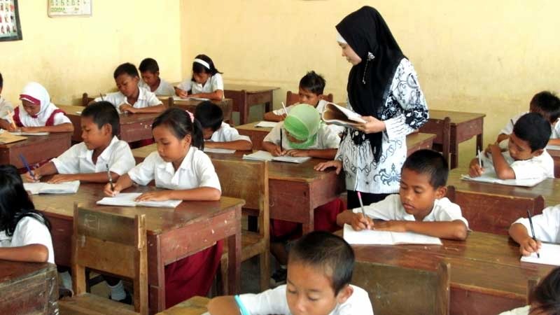 Ilustrasi guru mengajar di kelas. Alfian Rizal/Jawa Pos