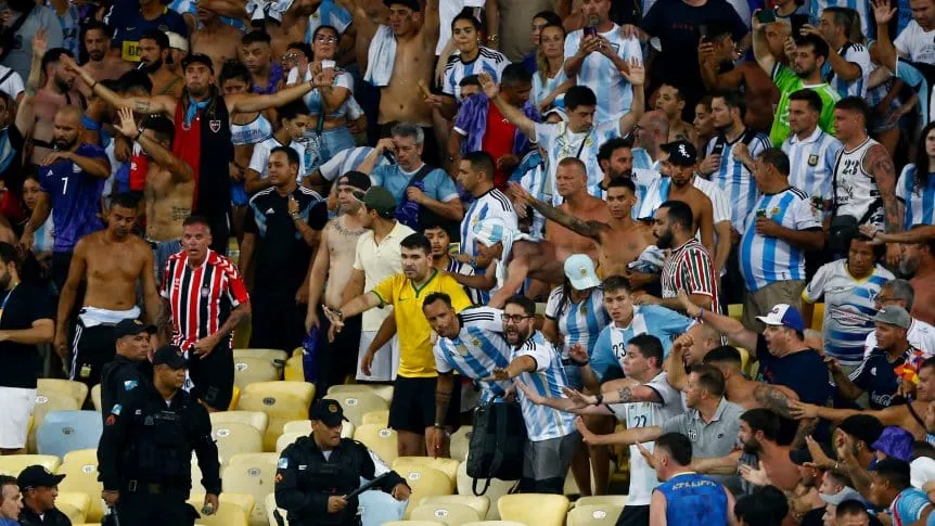 RUSUH: kekerasan keamanan stadion Maracana terhadap suporter Argentina (foto: fotobaires)