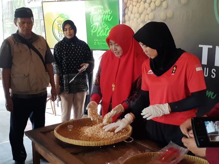 Suasana acara Tempe & Sustainbility yang diselenggarakan oleh Forum Tempe Indonesia (FTI) di Sleman, Kamis (23/11). // Iwan Nurwanto