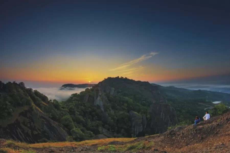 Panorama sunset di Puncak Gunung Api Purba Nglanggeran Jogjakarta (GunungApiPurba.com/Ahmad Nashiruddin)