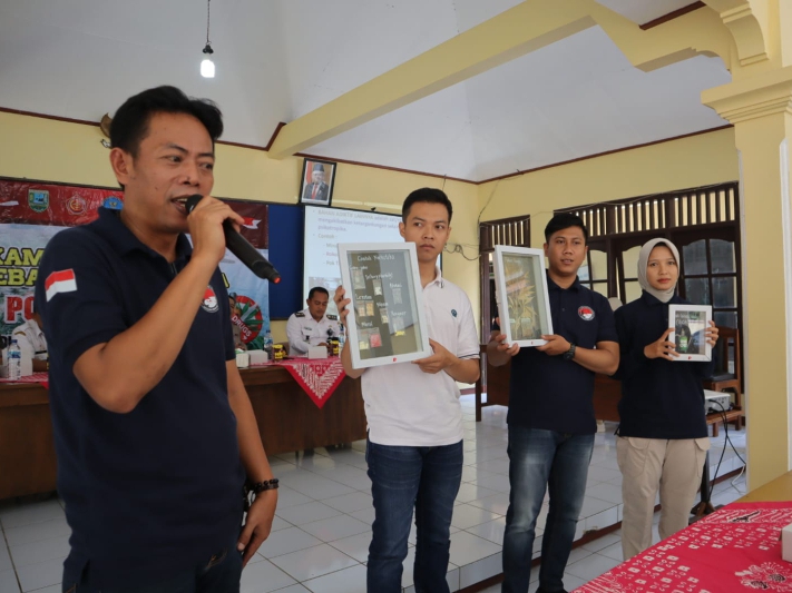 SOSIALISASI: Jajaran Satres Narkoba Polres Kebumen menggelar penyuluhan tentang pencegahan narkoba di Desa Jatimulyo, Kecamatan Kuwarasan. (HUMAS POLRES KEBUMEN UNTUK RADAR KEBUMEN)