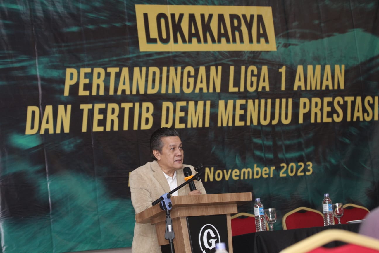 SIAP: Presdir PT PSS Gusti Randa dalam lokakarya Pertandingan Liga 1 Aman dan Tertib Demi Menuju Prestasi di Hotel Griya Persada, Sleman, Kamis (23/11). (Dok PSS Sleman)