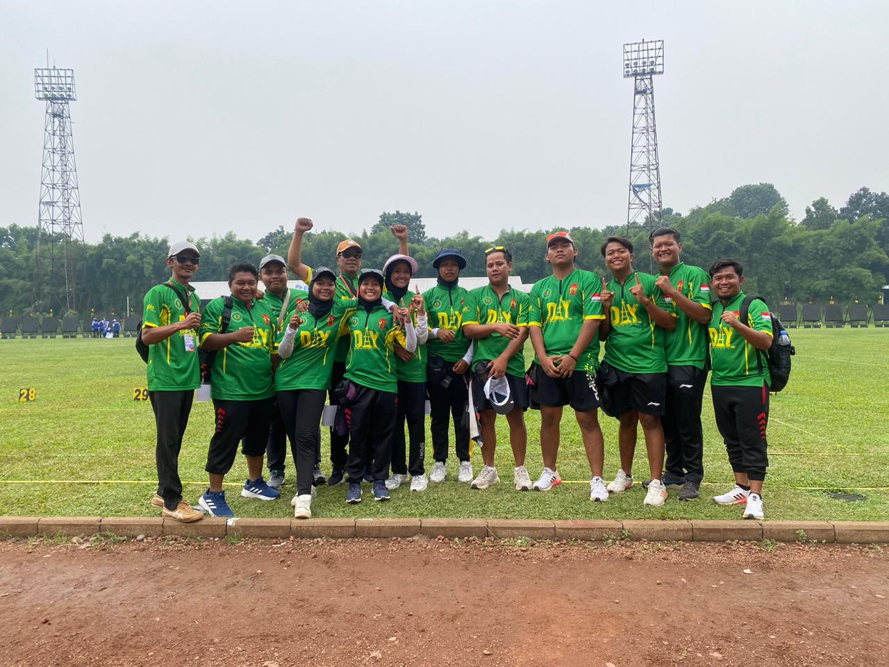 PELUANG: Tim beregu putra dan putri compound DIJ yang berhasil lolos meraih tiket PON XXI Aceh-Sumut 2024 di semua nomor beregu pada semua divisi. (Pengda Perpani DIJ)