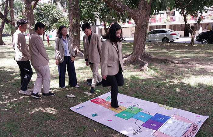 EDUKASI: Engklek pintar bagian program kampung ramah di Kampung Sosrowijayan.Wulan Yanuarwati/Radar Jogja