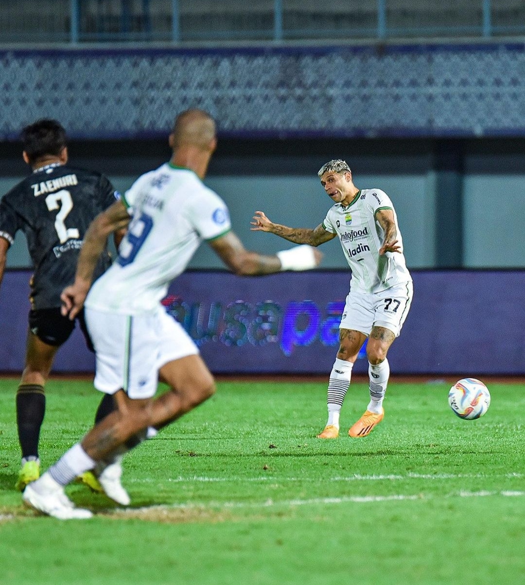 Duo pemain Brazil milik Persib, Ciro Alvez dan David Silva pastikan tiga poin atas Dewa United (IG persib)