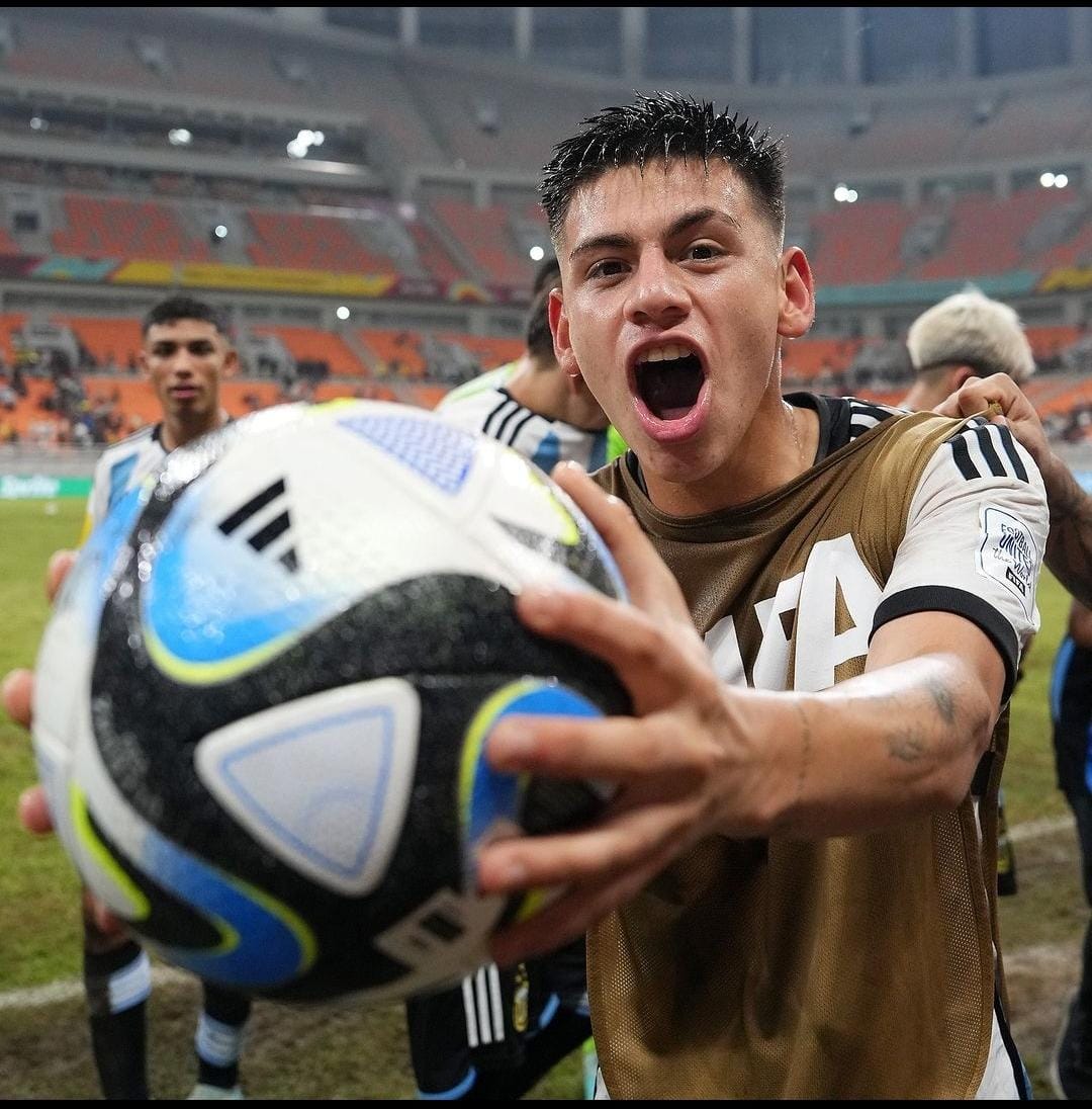 EMAS: Claudio Echeverri tampil apik bersama Argentina di Piala Dunia U-17. (ISTIMEWA)