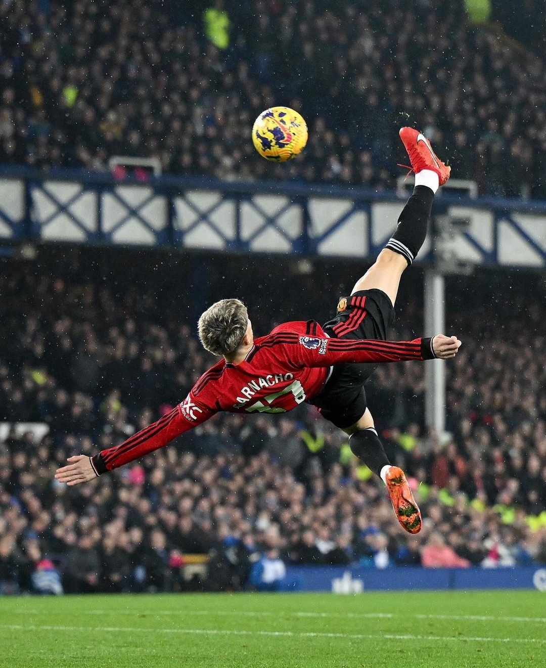 Tendangan bicycle kick Alejandro Garnacho warnai kemenangan Manchester United di Goodison Park (IG manchesterunited)