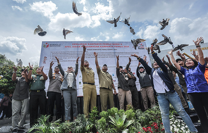 KOMITMEN: Deklarasi Kampanye Pemilu Damai dan Apel Siaga Pengawasan Kampanye Pemilu 2024 yang diselenggarakan oleh Bawaslu Sleman di Monumen Jogja Kembali beberapa waktu lalu.