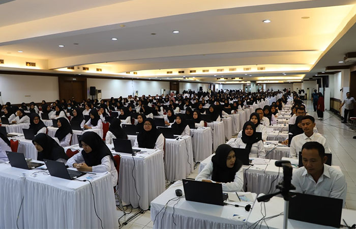 DIUJI: Ribuan peserta tes seleksi PPPK Kabupaten Purworejo 2023 saat melaksanakan tes di JEC Jogja pada Minggu (26/11).