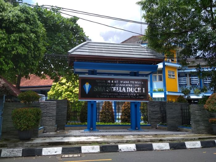 sumber foto sekolah kita