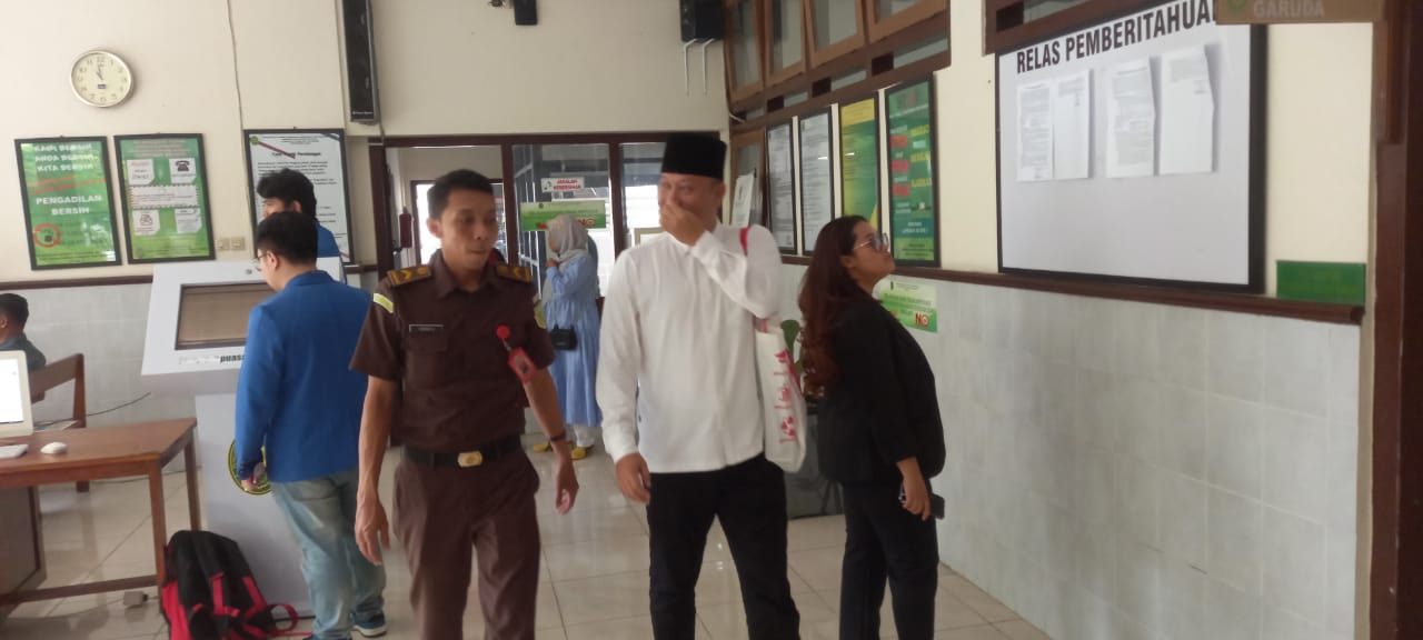 SIAP: Agus Santoso mengikuti sidang di Pengadilan Negeri Jogja Selasa (28/11). (Khairul Ma
