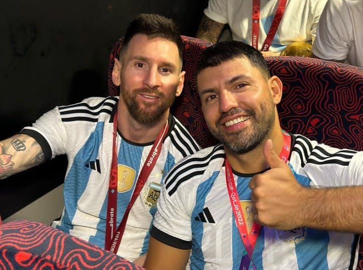 BERDUA: Aguero dan Messi berfoto bareng, setalah Argentina berhasil menjuarai Piala Dunia Qatar 2022. (Ig kunaguero)