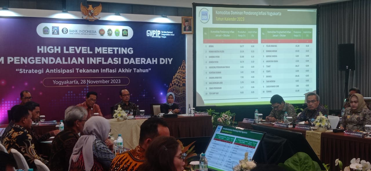LEVEL TINGGI: Gubernur DIY Hamengku Buwono X menghadiri paparan laporan TPID 2023 di Hotel Grand Rohan Jogjakarta, Selasa (28/11). (Dwi Agus/Radar Jogja)