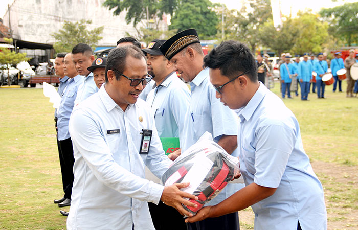 SIAGA: Sekretaris Daerah Bantul Agus Budiraharja (kiri).