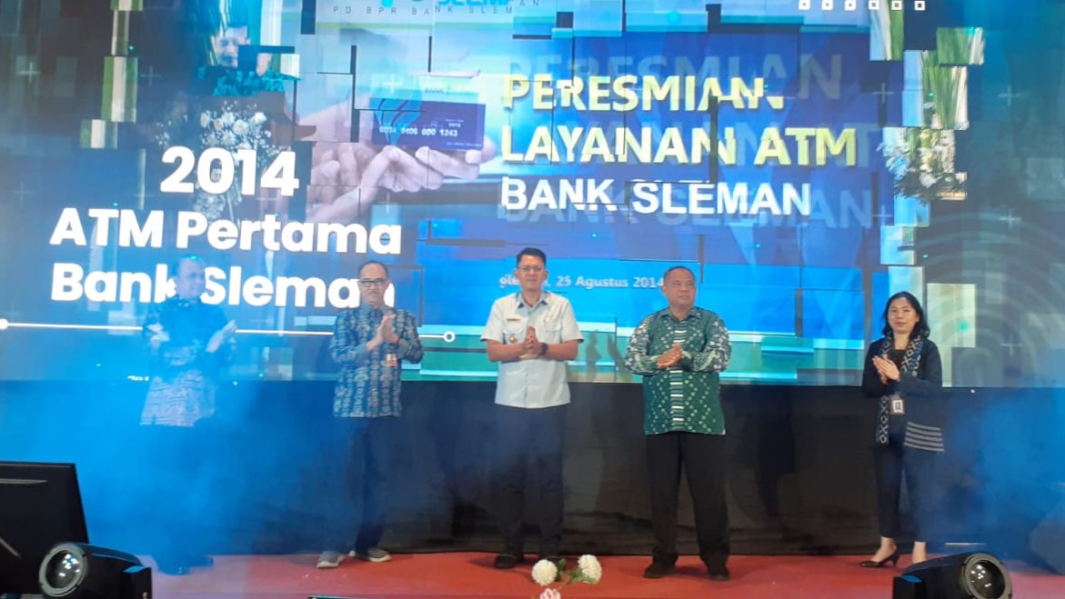 MERIAH: Suasana grand launching ATM milik PT. BPR Bank Sleman yang digelar di Graha Sarina Vidi, Selasa (28/11). (IWAN NURWANTO/Radar Jogja)