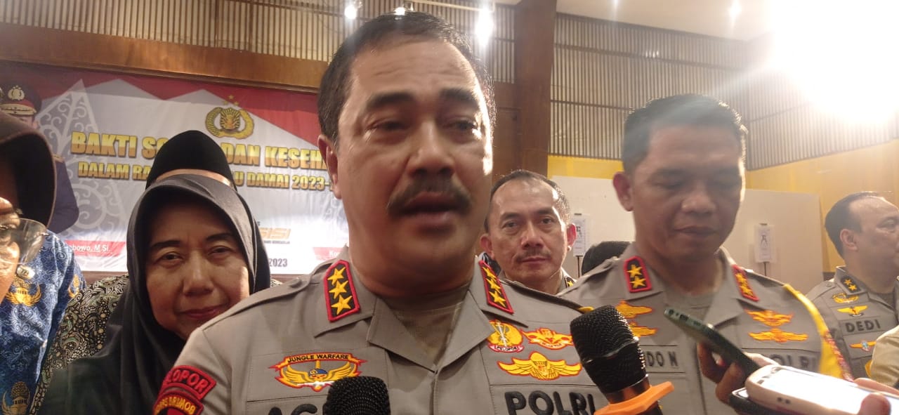 FAVORIT: Wakapolri Komjen Polisi Agus Andrianto dalam Bakti Sosial Polda DIY di Gedung Serbaguna Kampus ISI Jogjakarta, Rabu (29/11). (Dwi Agus/Radar Jogja)