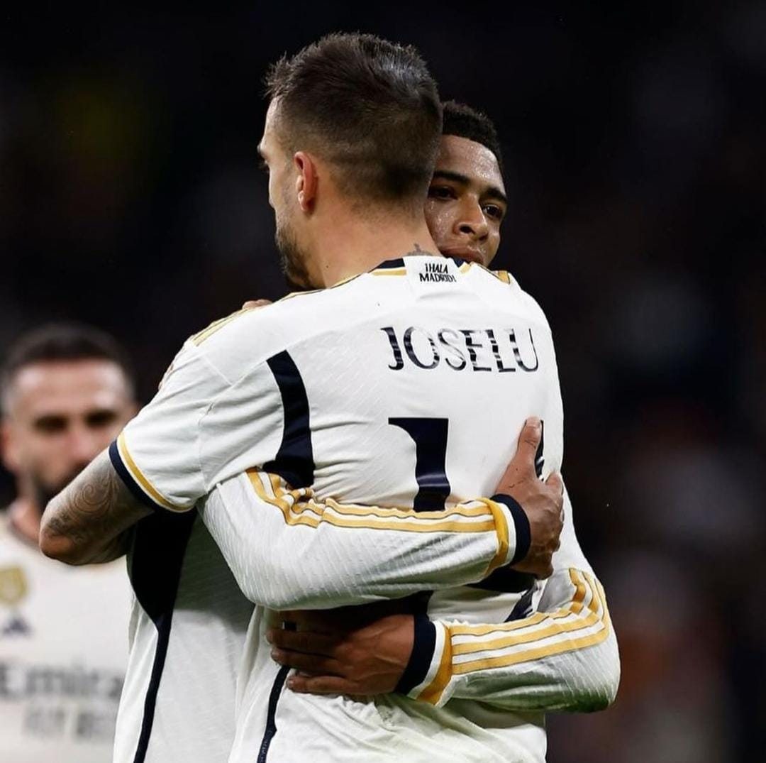 TENANG: Bellingham tampak menenangkan Joselu yang menangis usai mencetak gol penutup kemenangan Real Madrid (dok IG Joselu)