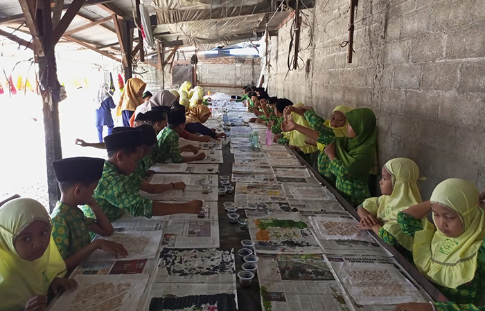 ASAH BAKAT : MIN 1 Kebumen mengarahkan potensi siswa melalui karya batik.M HAFIED/RADAR KEBUMEN