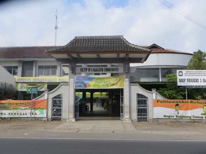 sumber foto sekolah kita
