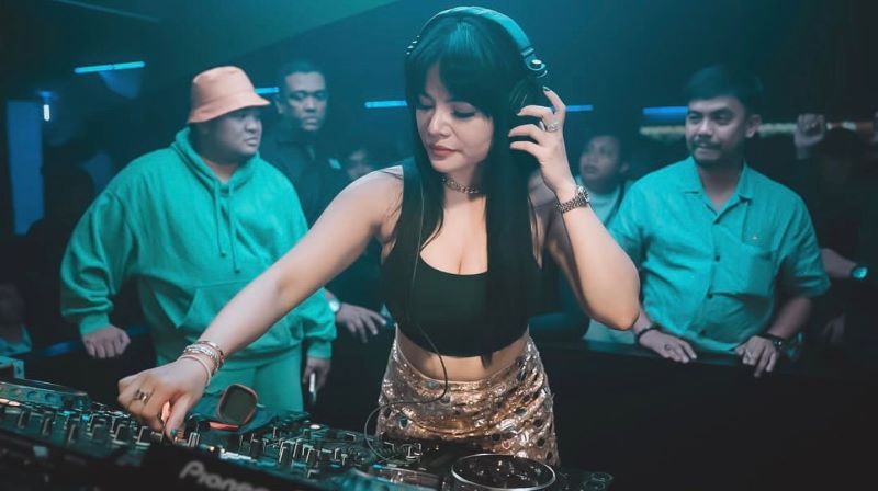 Artis sekaligus Dj Dinar Candy. (Instagram/@dinar_candy)